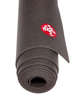 Sort travel yogamåtte fra Manduka